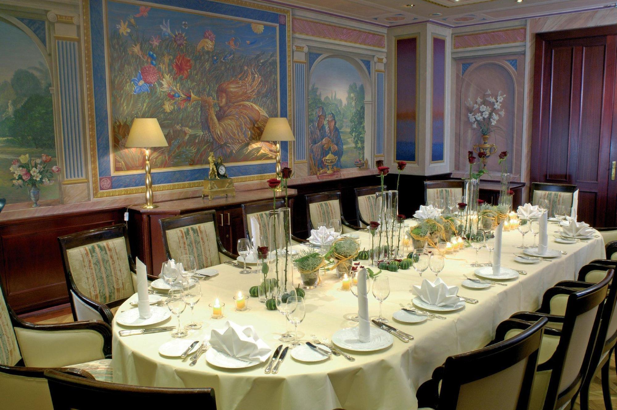Schlosshotel Buehlerhoehe Schonbuch Restaurant photo